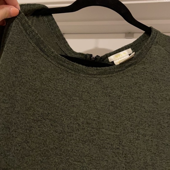 Army green high low, zippered back top - Picture 2 of 3